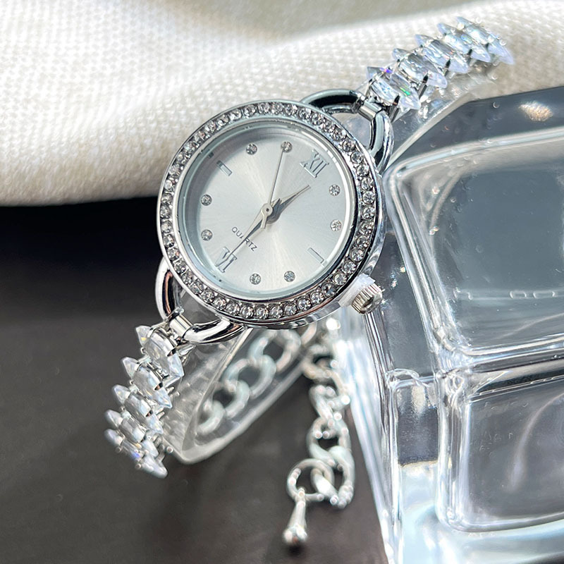 UTHAI CQ383 Fashionable Women  - Luxury Watch Diamond recension och pris
