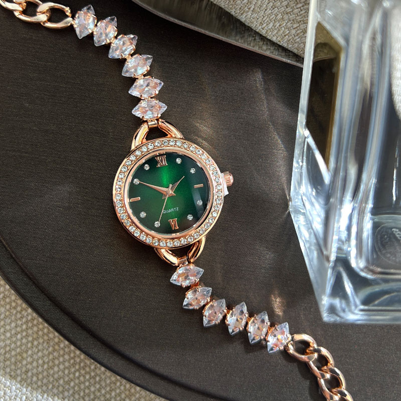 UTHAI CQ383 Fashionable Women  - Luxury Watch Diamond recension och pris